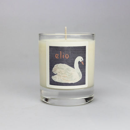 Product photo of scented soy candle Elio, made by BONKI. Candle in glass jar. Black label with white swan and writing "Elio".