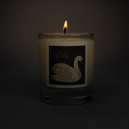 Product photo of li scented soy candle Elio in the dark, made by BONKI. Candle in glass jar. Black label with white swan and writing "Elio".